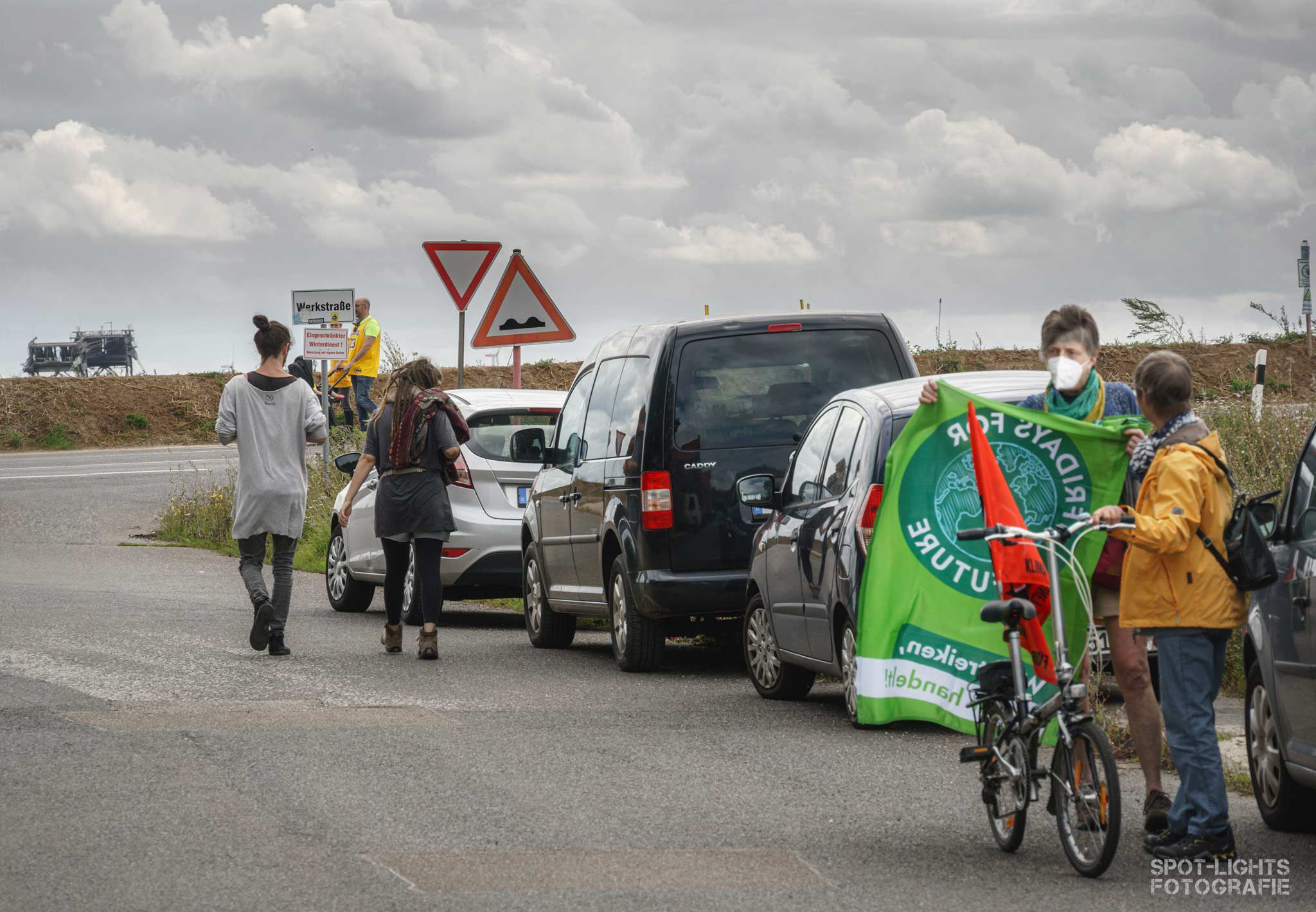 Protest gegen den Abriss der Dörfer und den Tagebau