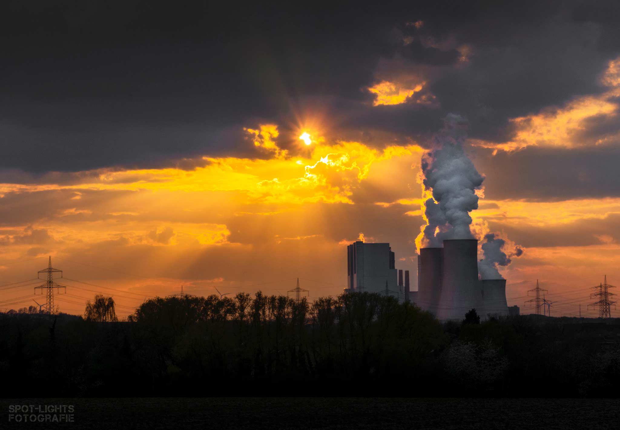Aussicht auf Kraftwerk bei Rommerskirchen